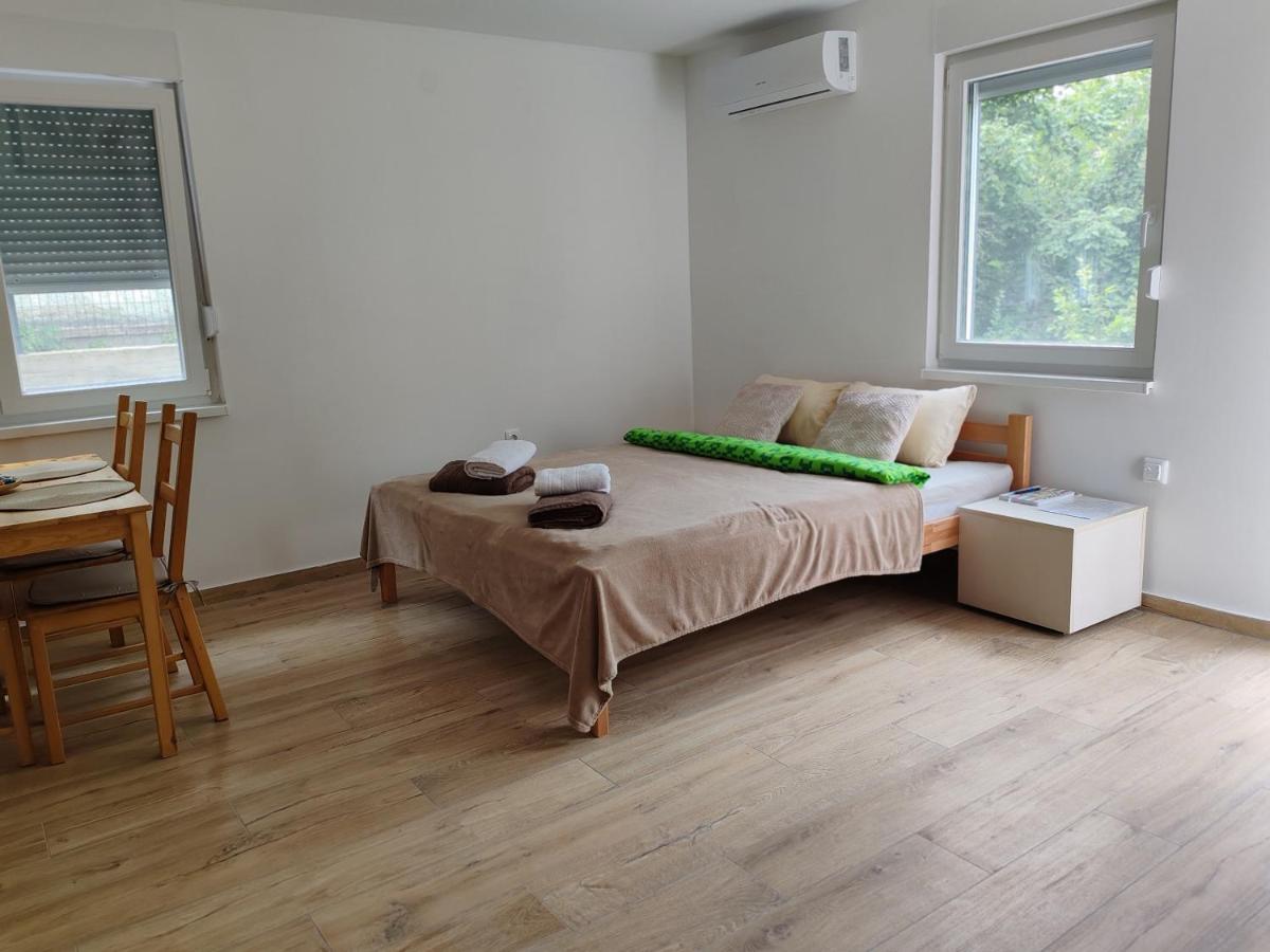 Aqva Lux Apartman - Bed and Breakfast Vrdnik