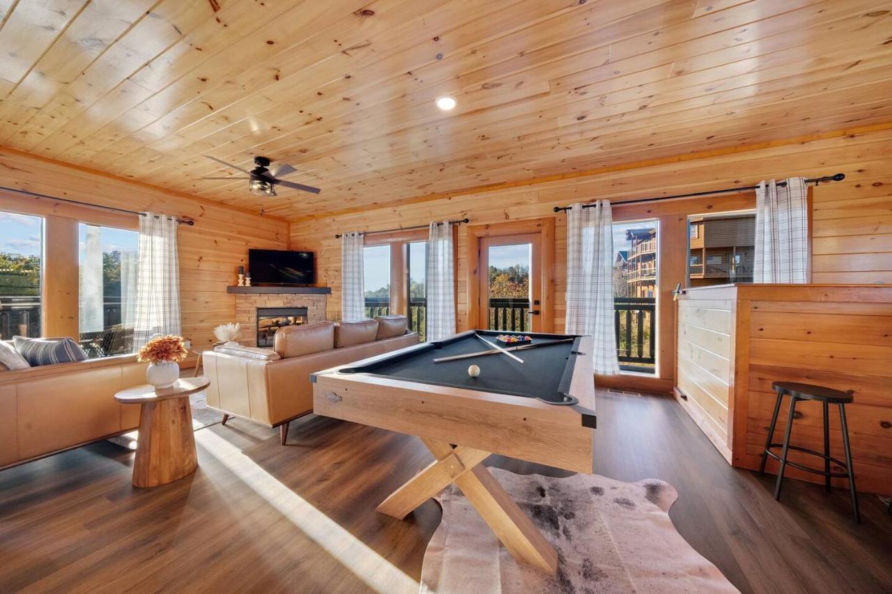 Indoor Pool Cabin, Theater, Near Douglas Lake - B&B Sevierville