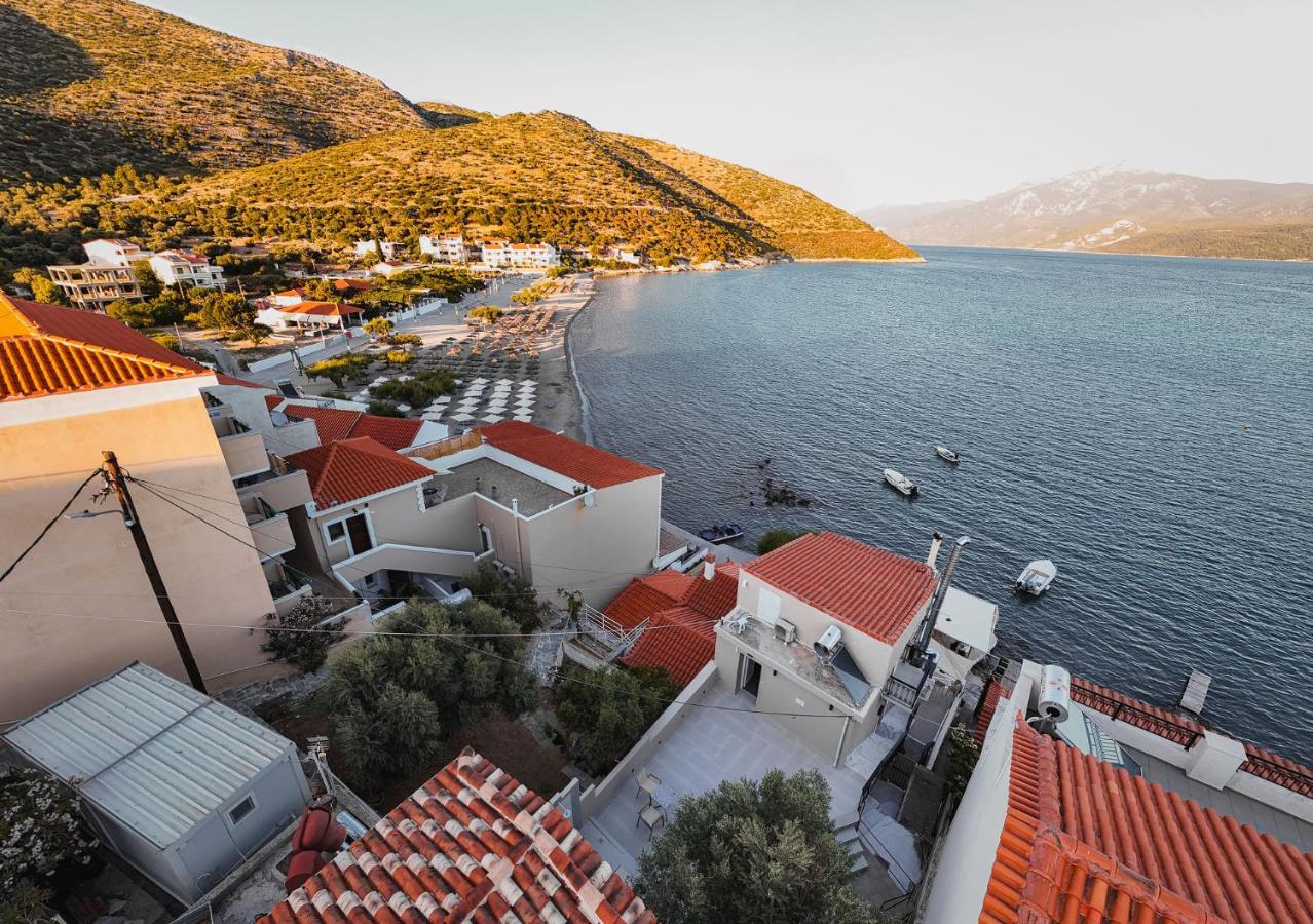 eu Τhea Apt Samos - Sandy Beach & Amazing View - Chambres d'hôtes Psilí Ámmos