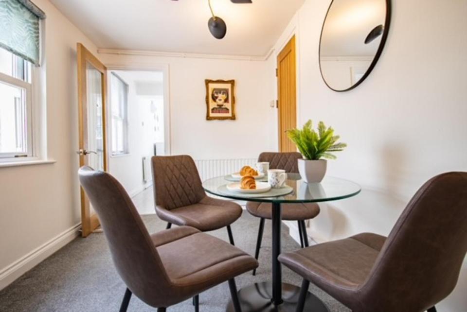 Modern Stay Near Swansea Uni & Singleton Hospital - Ferienwohnung Swansea