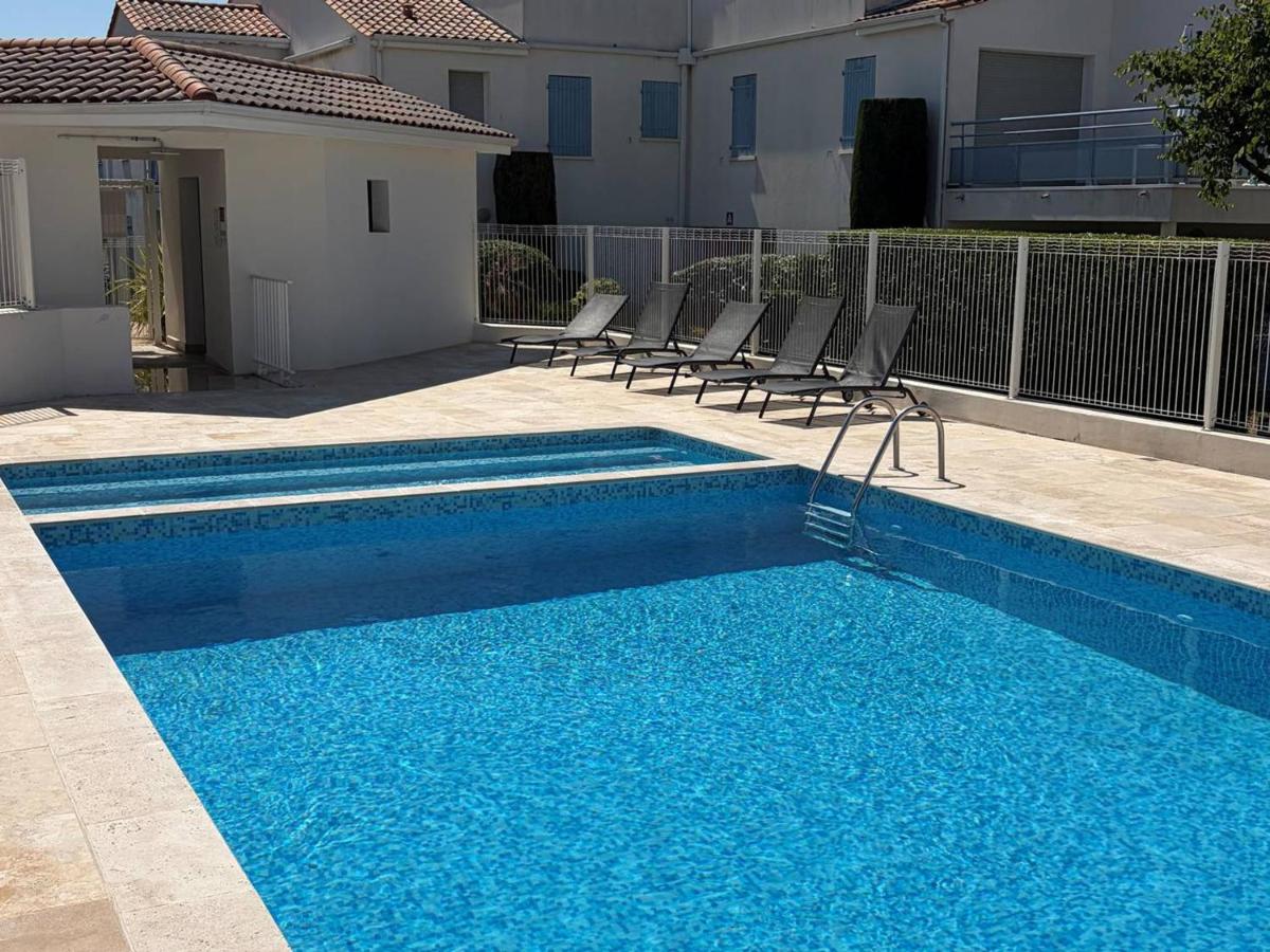 Vaux-sur-Mer : Appartement 2* avec piscine et balcon - FR-1-738-39 - Bed and Breakfast Vaux-sur-Mer