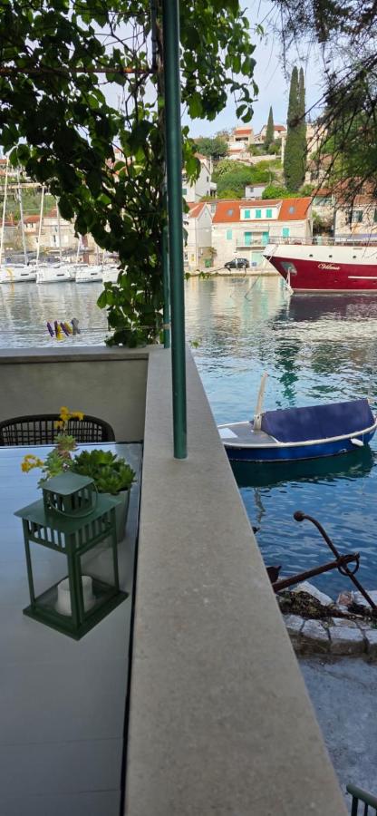 Seafront Heritage Stay, Stomorska Center Apt - B&B Stomorska