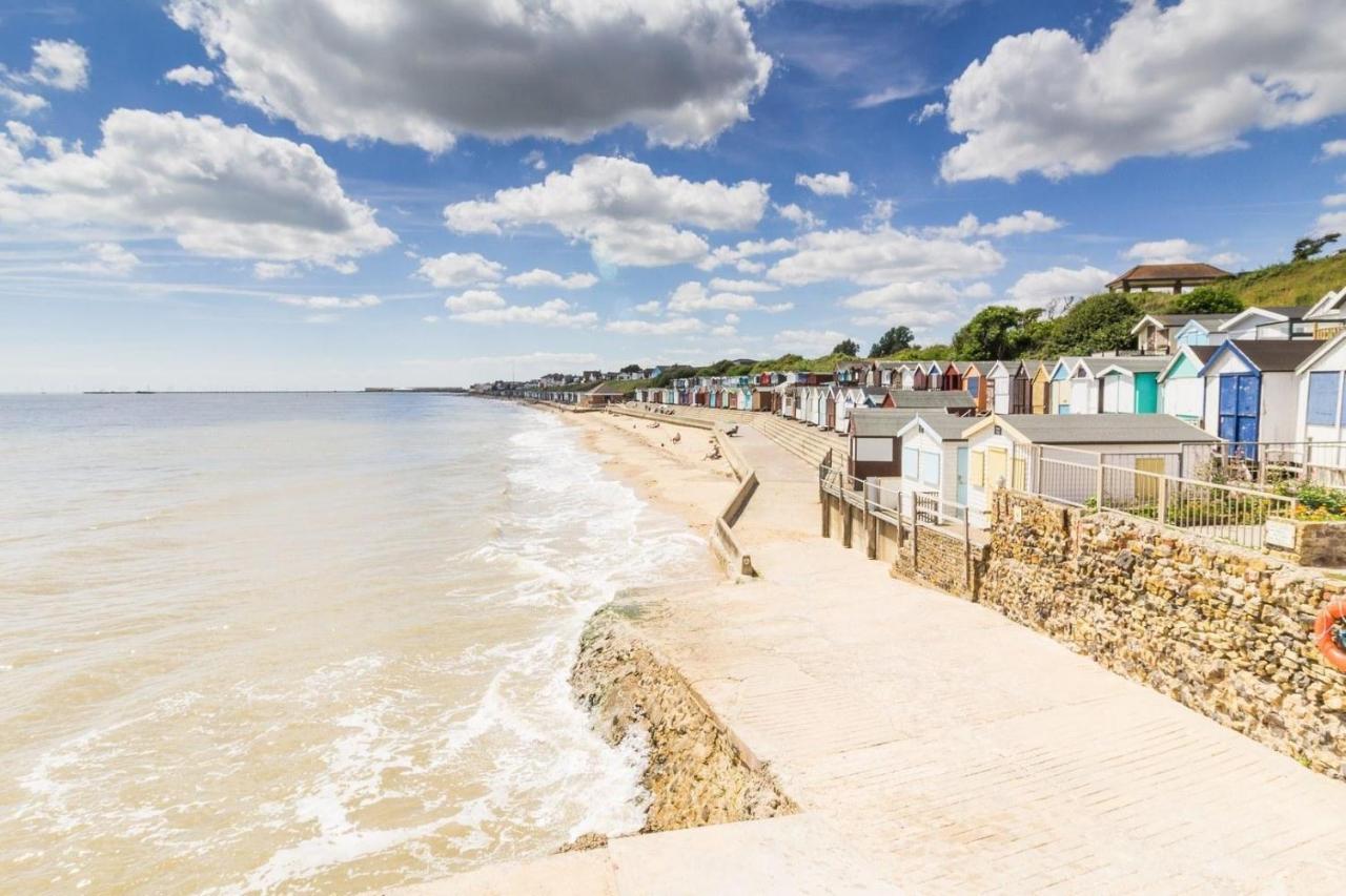 Stunning 6 Berth Caravan With Decking At Naze Marine Holiday Park Ref 17365Br - Ferienwohnung Walton-on-the-Naze