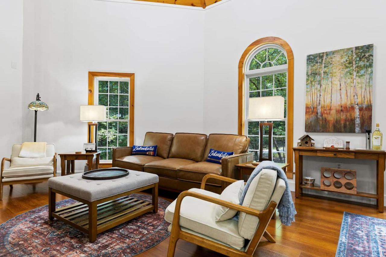 One-of-a-Kind Octagon CabinHot Tub Fire Pit - Bed and Breakfast Morganton