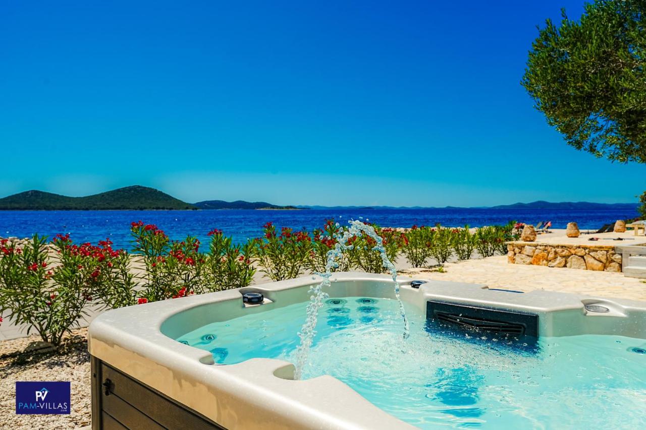 BUQEZ ECO RESORT - Beach Villa 28 - Directly by beach - Chambres d'hôtes Drage