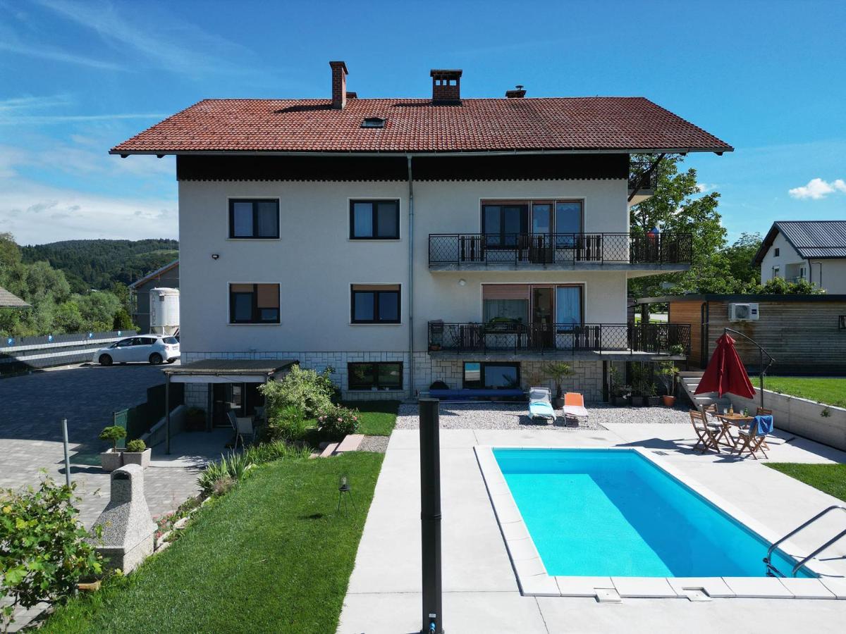 Apartments Bukor with seasonal pool - B&B Lukovica pri Domzalah
