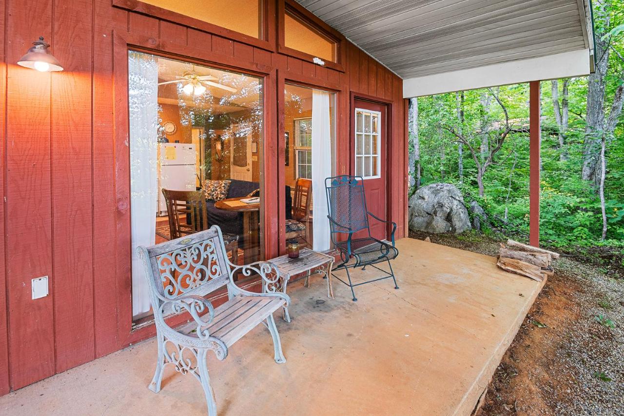 Nolichuckey Bluffs Bed & Breakfast Cabins - B&B Greeneville