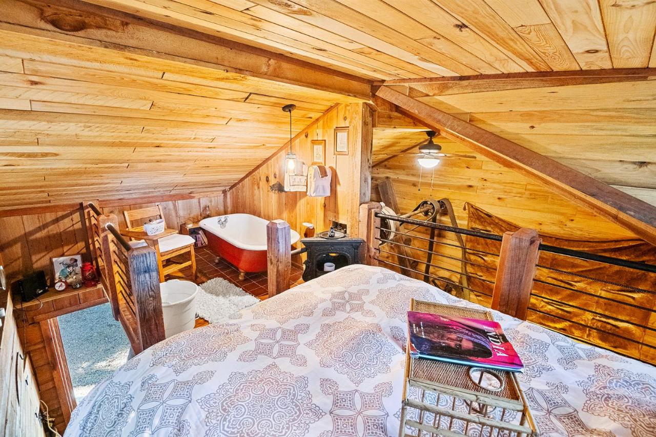Nolichuckey Bluffs Bed & Breakfast Cabins - B&B Greeneville