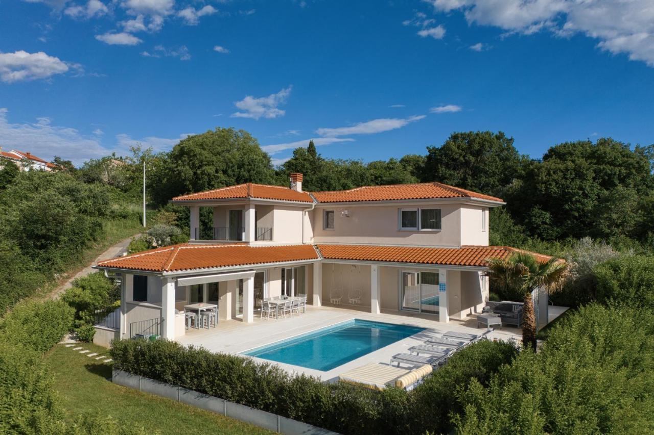Pool Villa Ora in Nature - Bed and Breakfast Rakalj