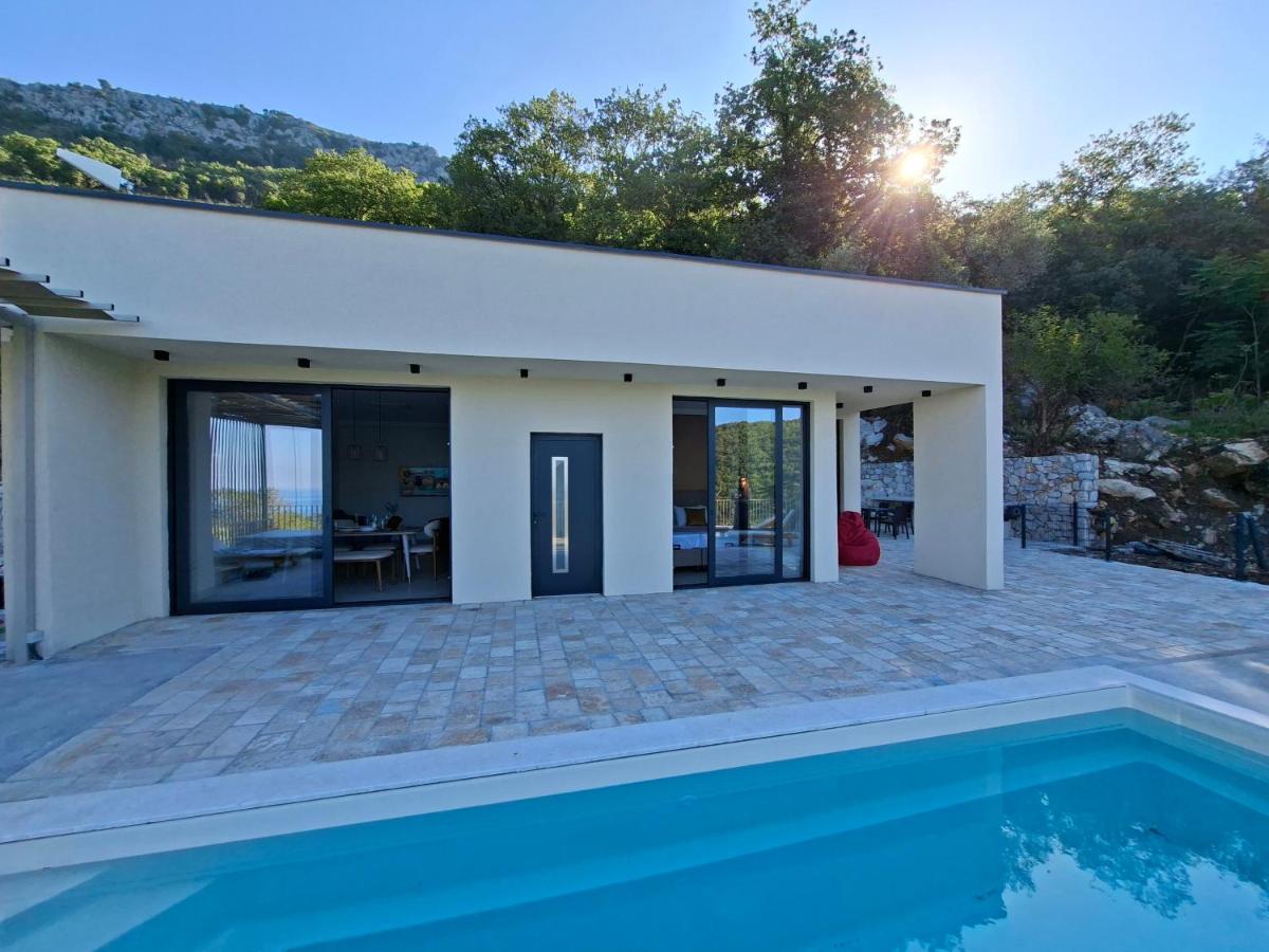 Modern Castle - Boutique Luxury Villa Rezevici - B&B Žukovica