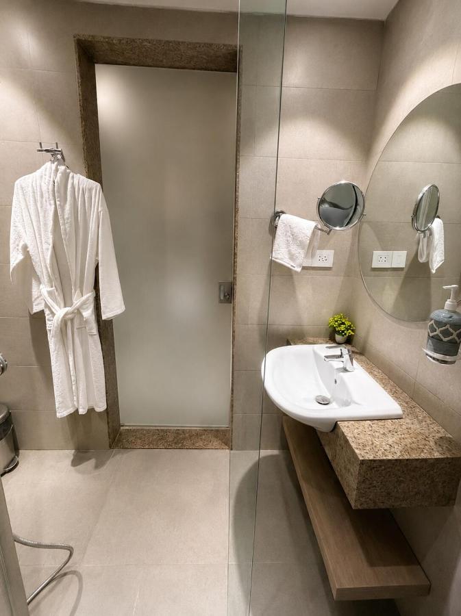 SoraStays Stylish Escape at AIPLJoysteet - B&B Gurgaon