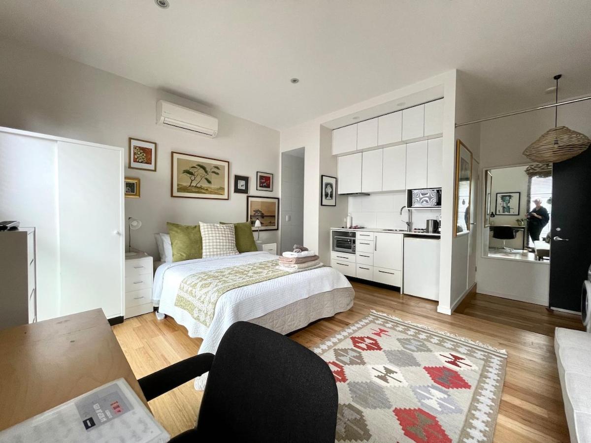 Comfy and bright apartment, when location counts - B&B Melbourne