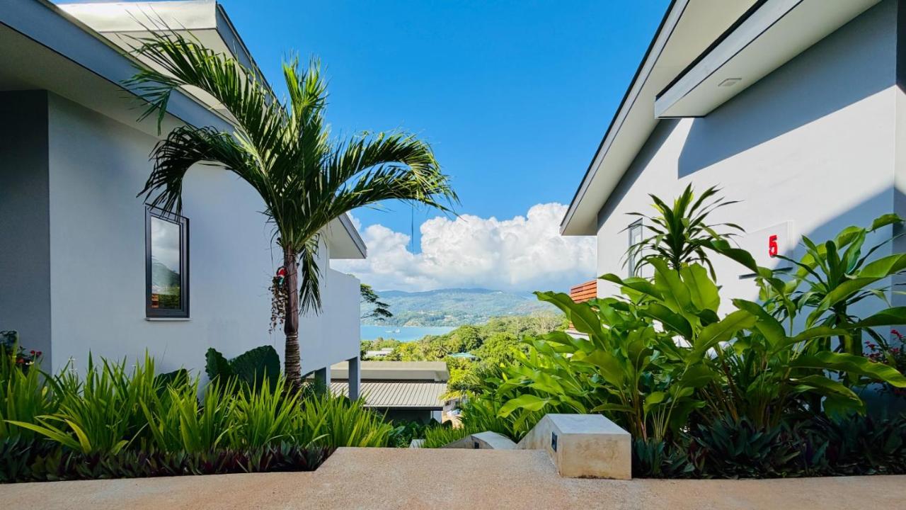 Red Palm Luxury Villas with Private Pools - Bed and Breakfast Victoria