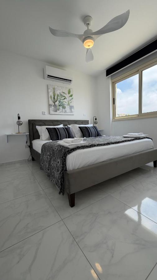 Modern Newly Renovated Penthouse Beautiful Views - Chambres d'hôtes Pégeia