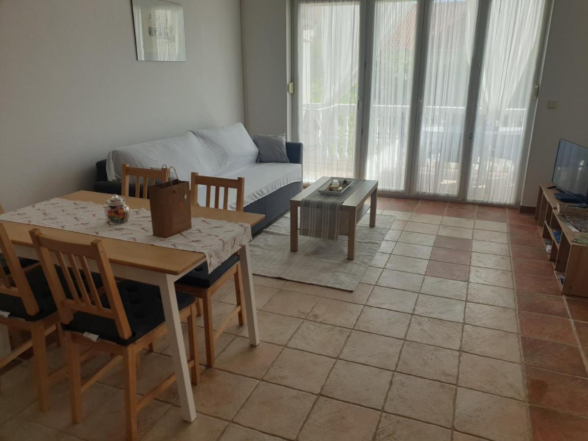 Apartman Mira Sabunike 1 - B&B Privlaka