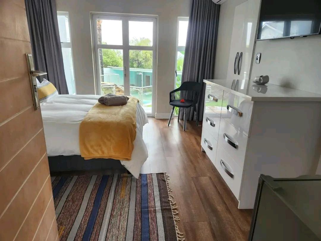 Queen Room with Garden View