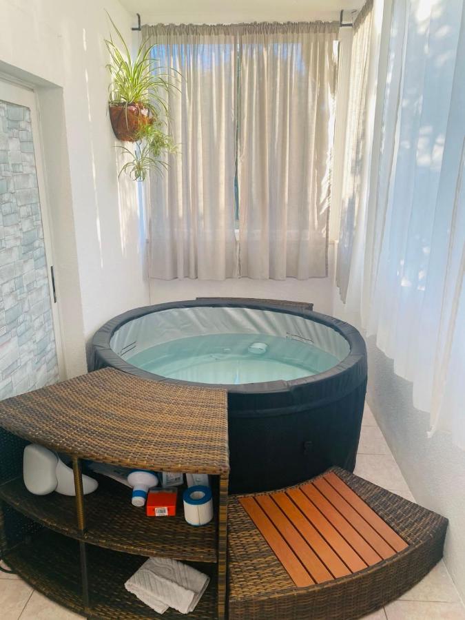 Jacuzzi Apartman Medulin - B&B Medulin