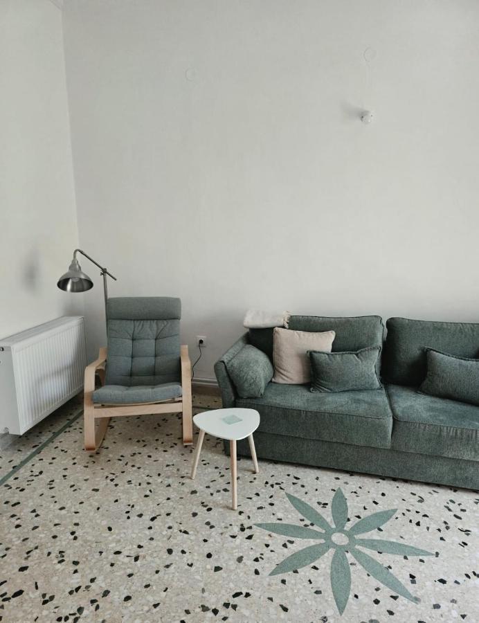 Issi Apartment comfort at center of volos - Chambres d'hôtes Volos