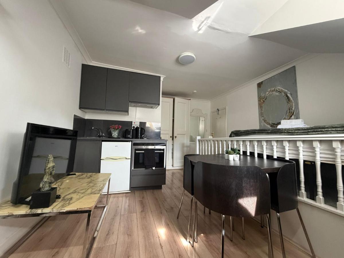 Economical & Compact LoftStudio 4 people London central - B&B Londra