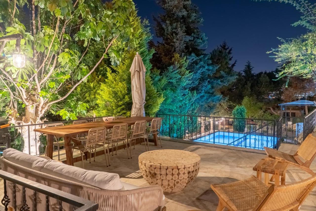 Appartamento con 4 Camere da Letto e Vista Piscina