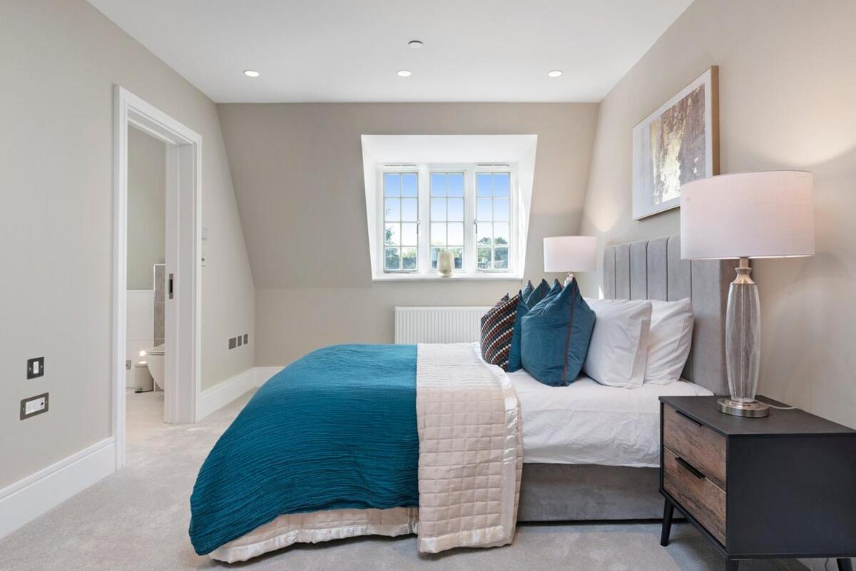 Opulent Hampstead House with Serene Stream Views - B&B Londres