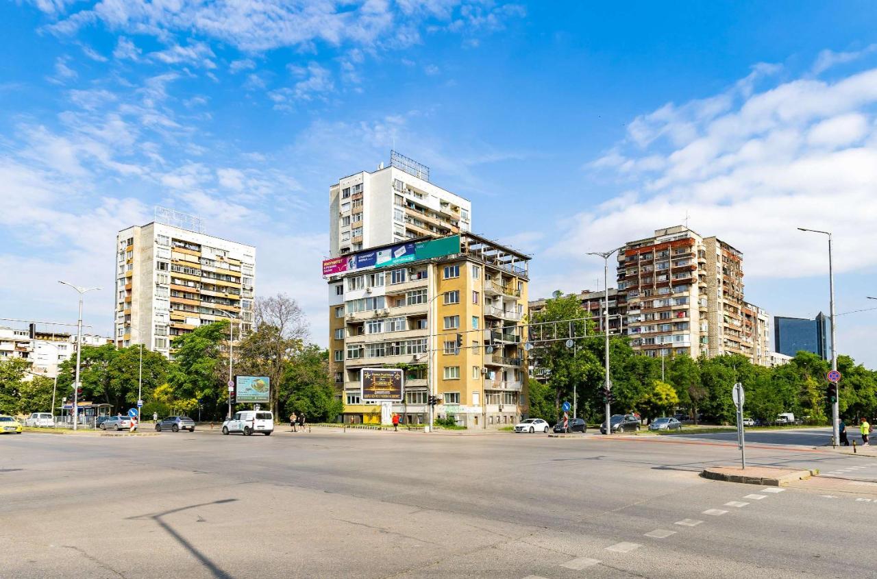 Comfortable Family-Friendly 2BD with Terrace by Flat Manаger - Chambres d'hôtes Plovdiv