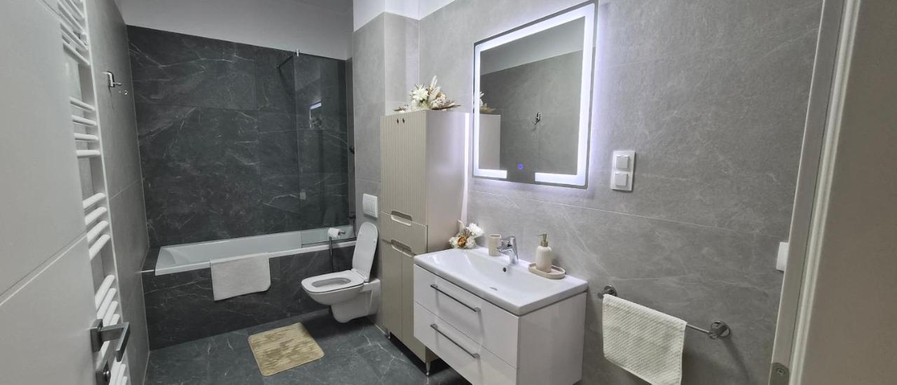 Flower Apartman Luxury - B&B Odorheiu Secuiesc