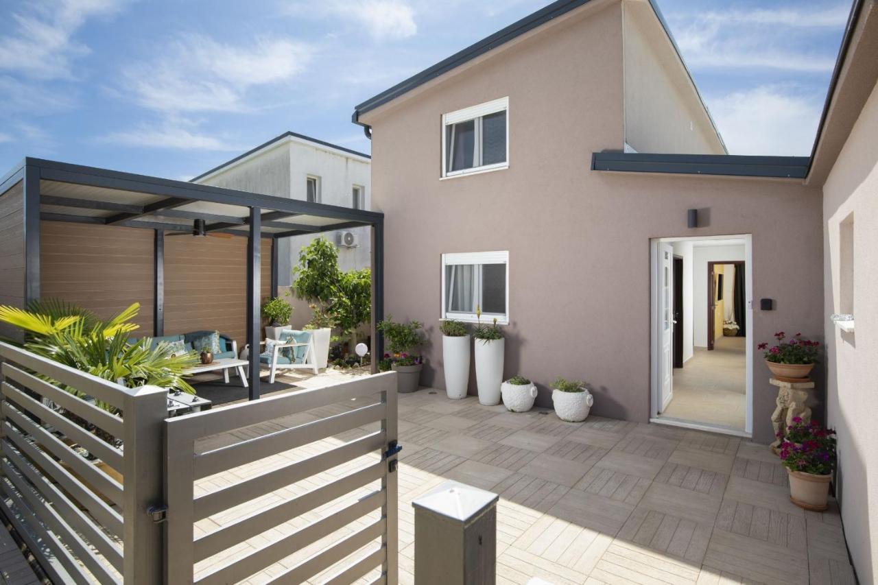 4-bedroom villa with pool in Peroj - B&B Peroj
