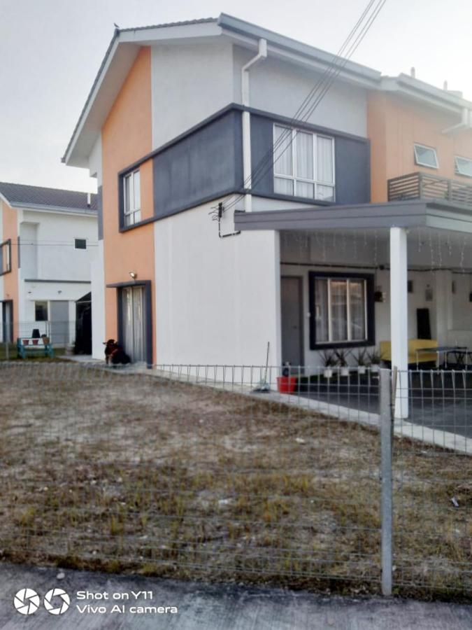 Puncak Alam Buluh Gunung Homestay with WiFi - Bed and Breakfast Bandar Puncak Alam