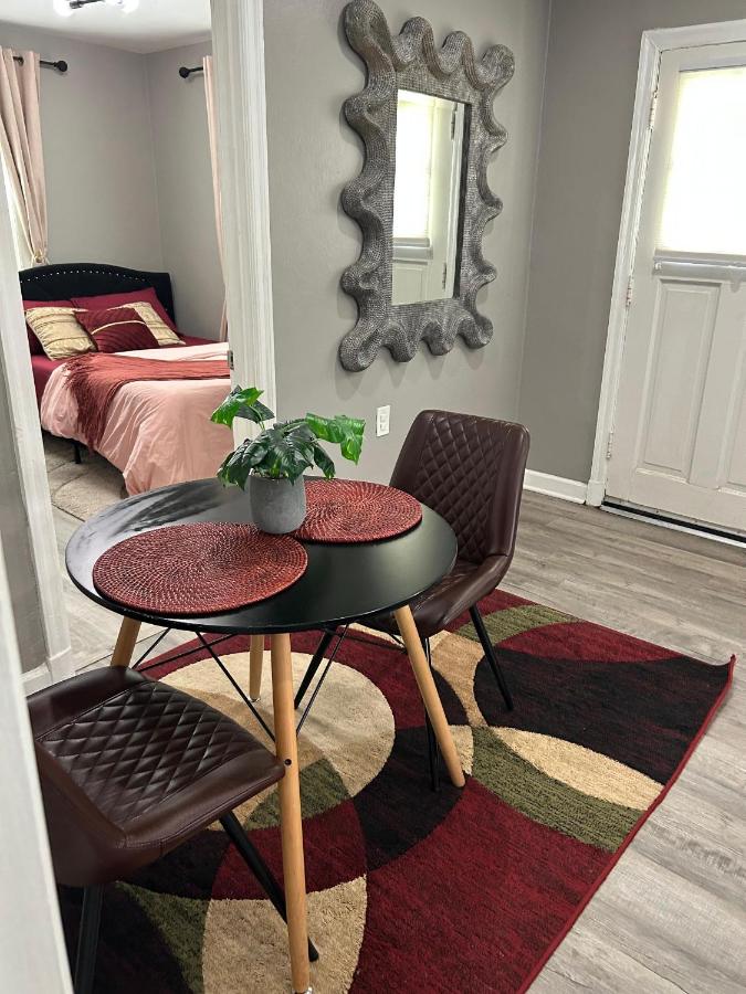 Cozy 2B Home in Delmar Loop with Newly Renov Bathroom - B&B University City
