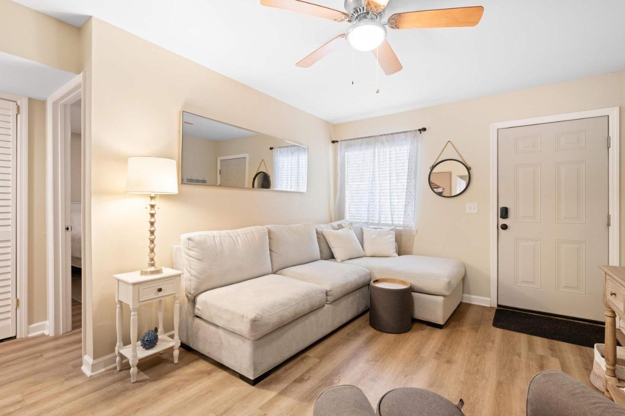 Renovated 2BR First Floor Forest Beach Condo - Bed and Breakfast Hilton Head