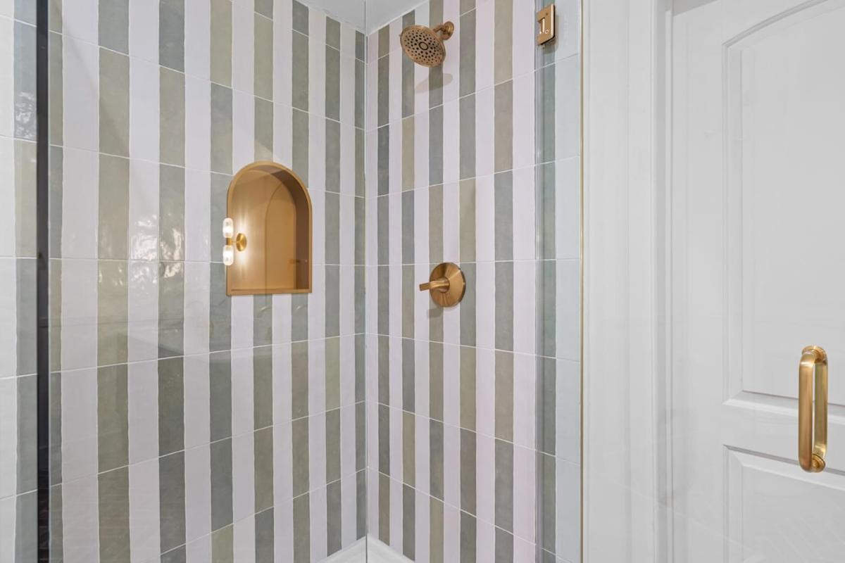 Near Wineries and Main St Private Hot Tub and Parking - Bed and Breakfast Fredericksburg