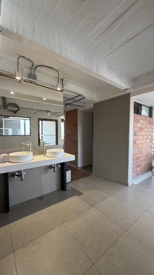Moderno Apt, El Poblado cerca Provenza, AC, Vista, Wifi - Chambres d'hôtes Medellín