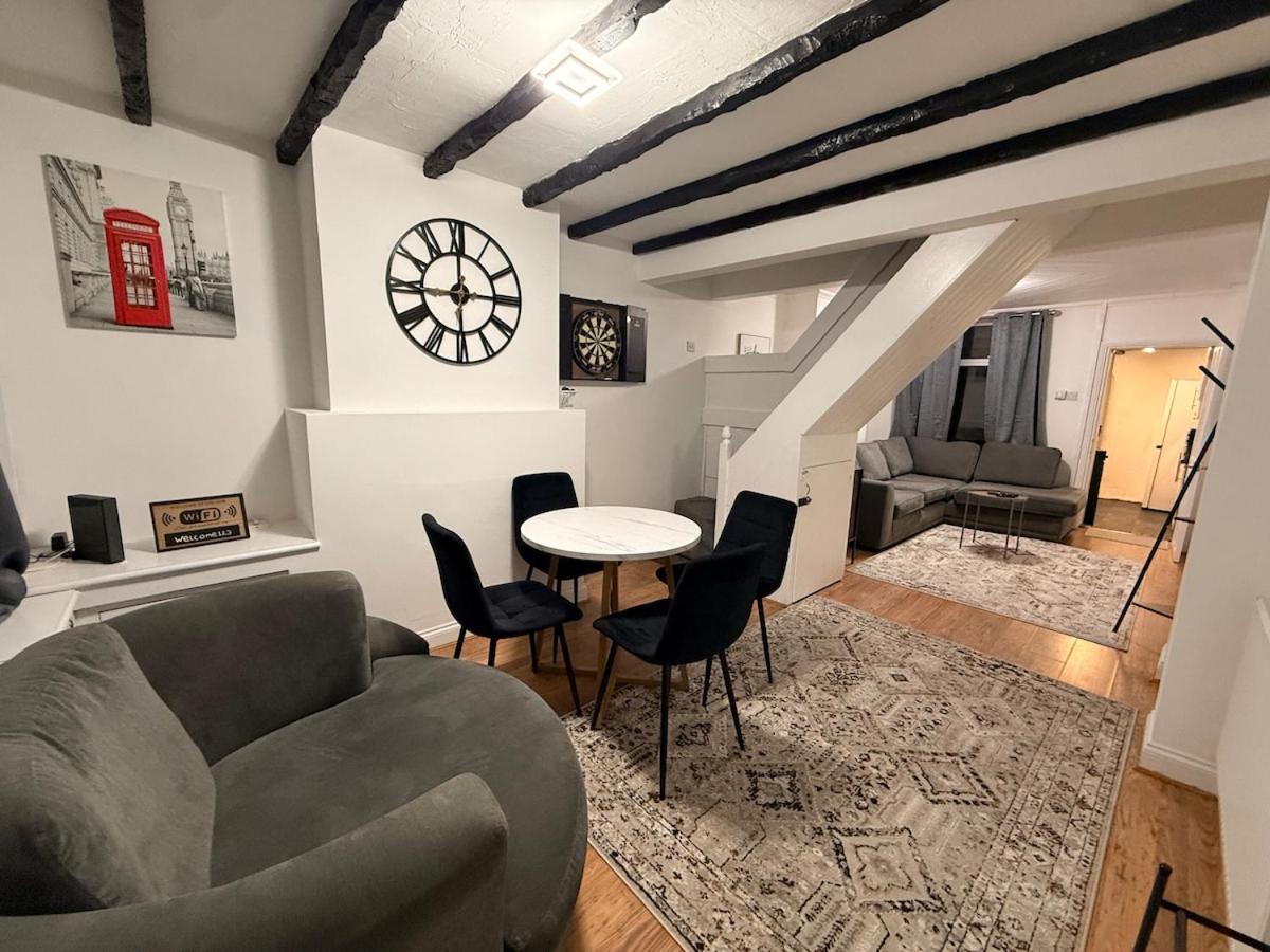 City Centre Fun Pad - PS5, Darts & Ultra Wi-Fi - B&B Luton