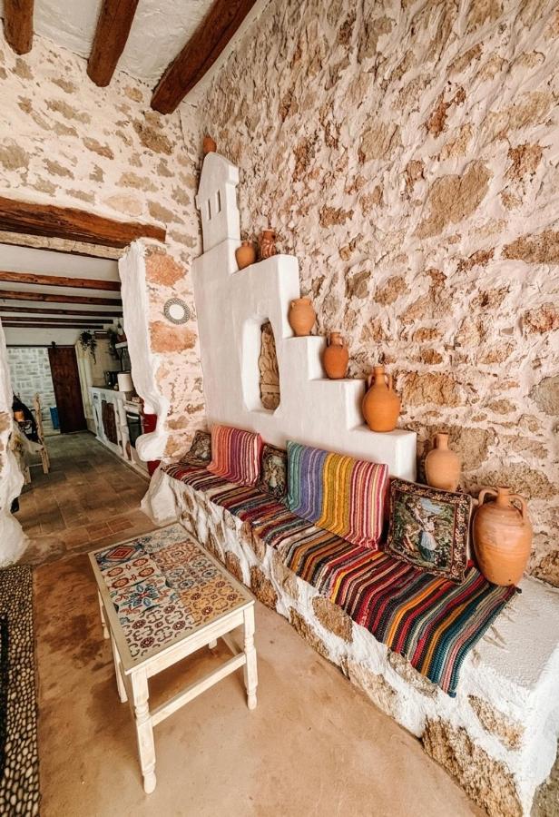 Aspro Pithari - B&B Archángelos