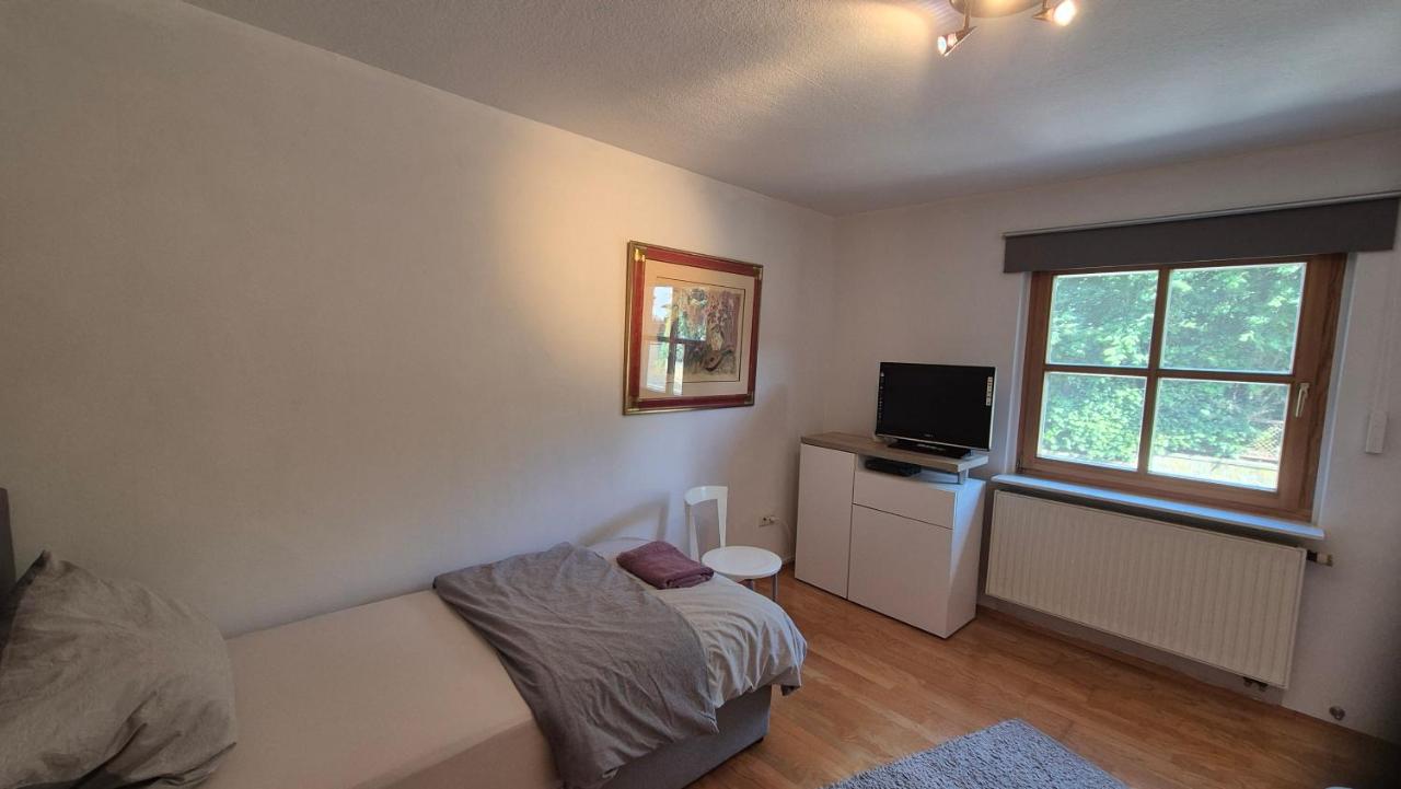 EG Wohnung nahe Würzburg 10km, B19, DAA, A3, A7, A81 - B&B Giebelstadt