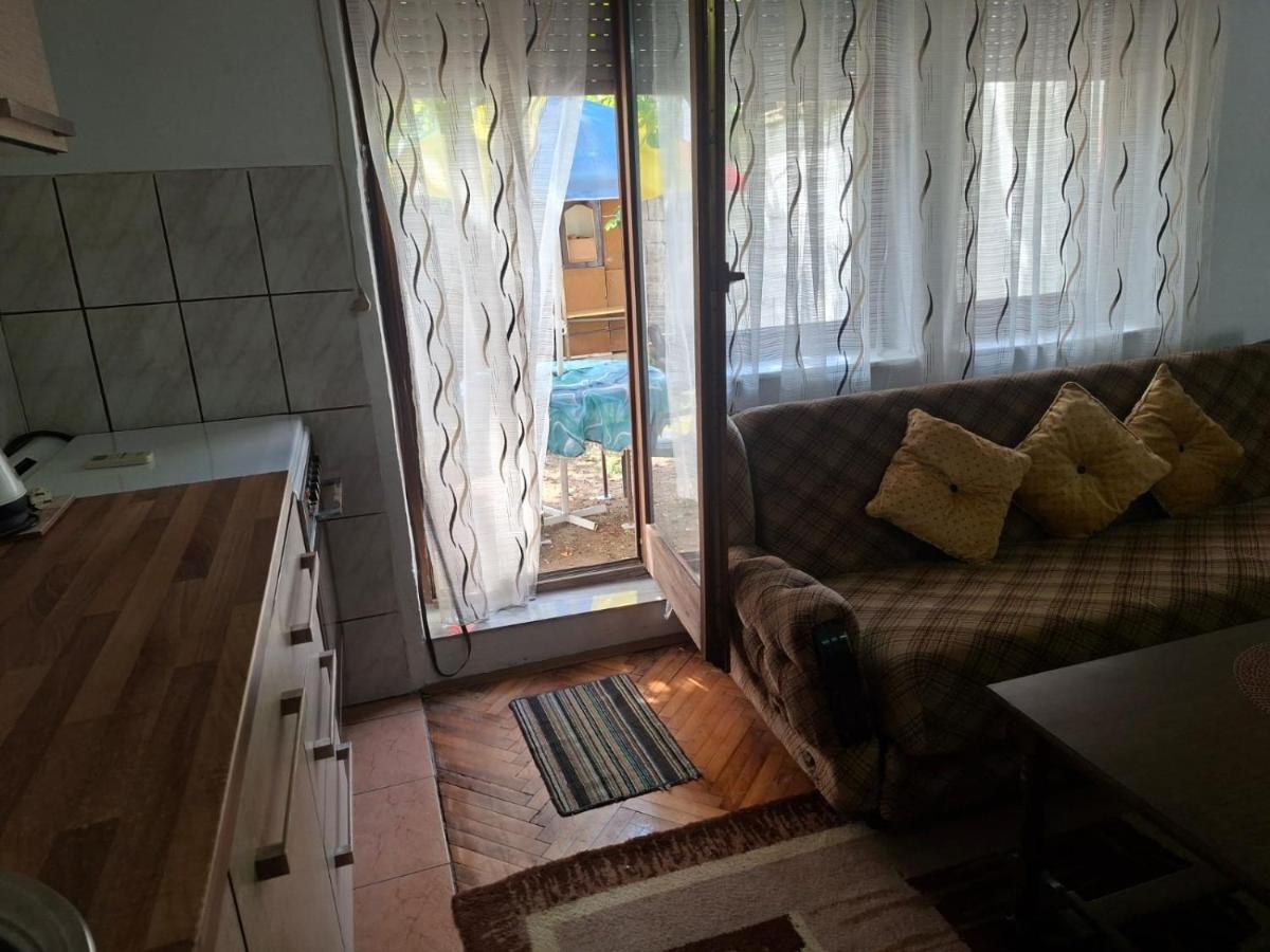 Roof - Holiday Home - Ferienwohnung Gjakova
