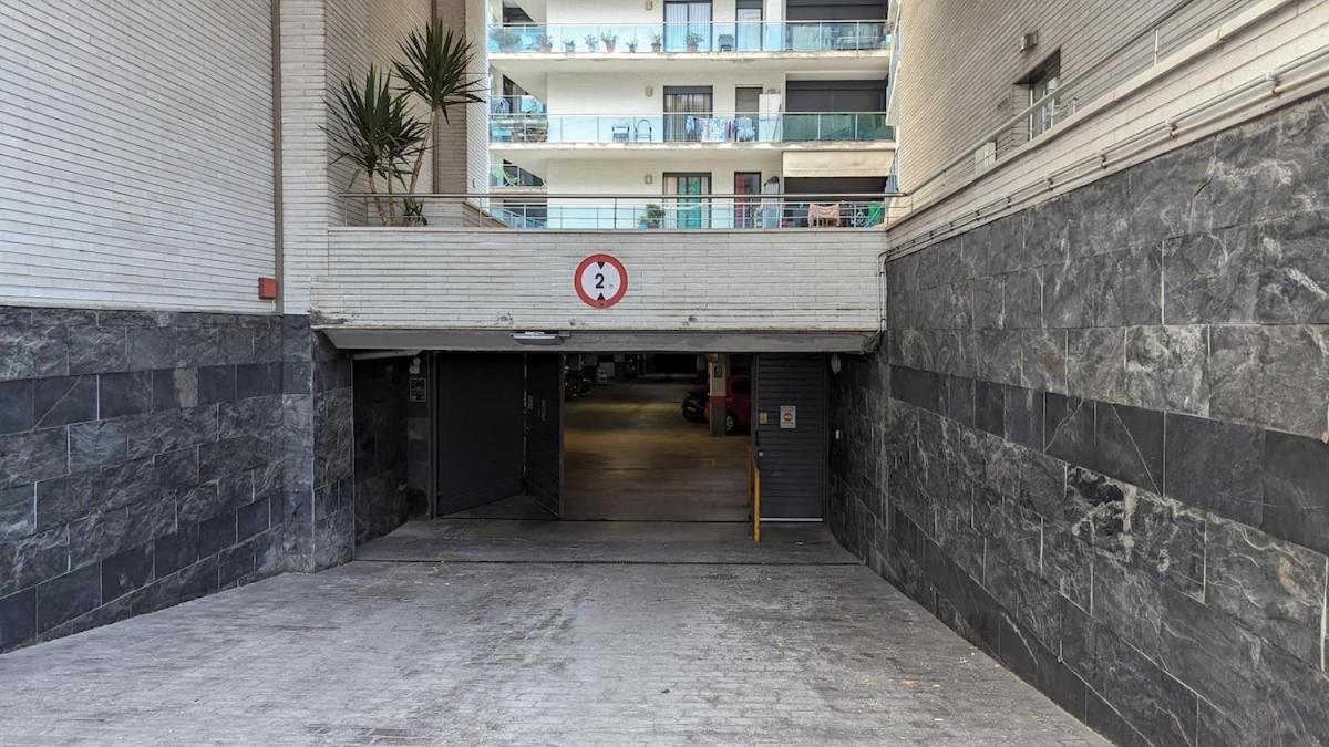 Oasis Fenals, Espectacular Terraza 90m, 3 Habitaciones, Piscina y Parking Privado - Bed and Breakfast Lloret de Mar