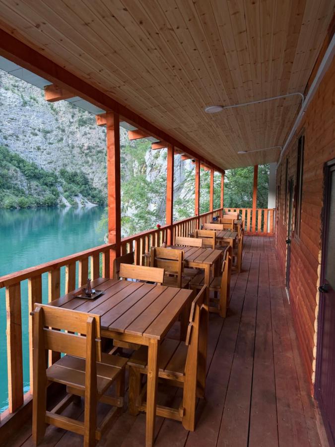 Habitación Triple con vistas al lago