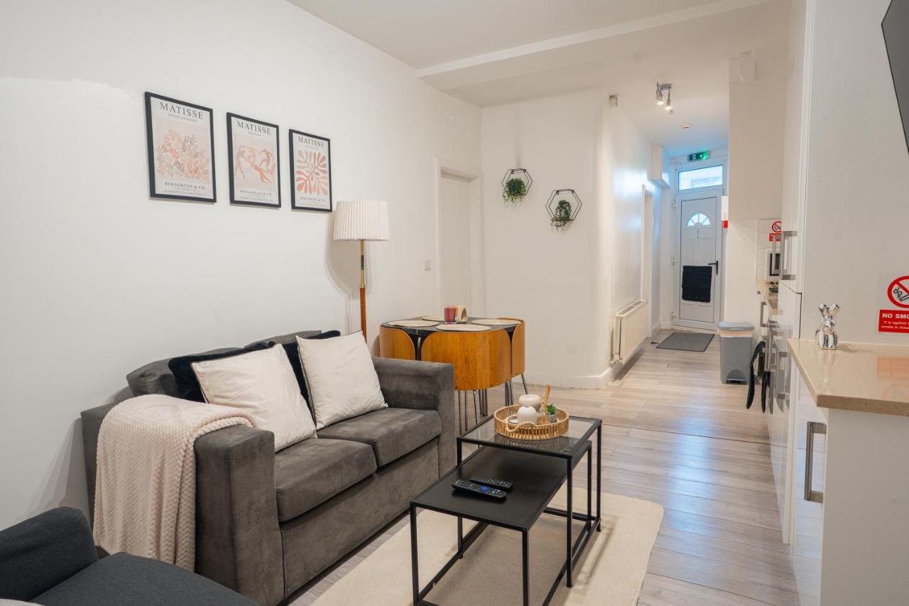 Modern 3 Bed Flat - 3 En-Suites - Parking - near Wembley - B&B Edgware