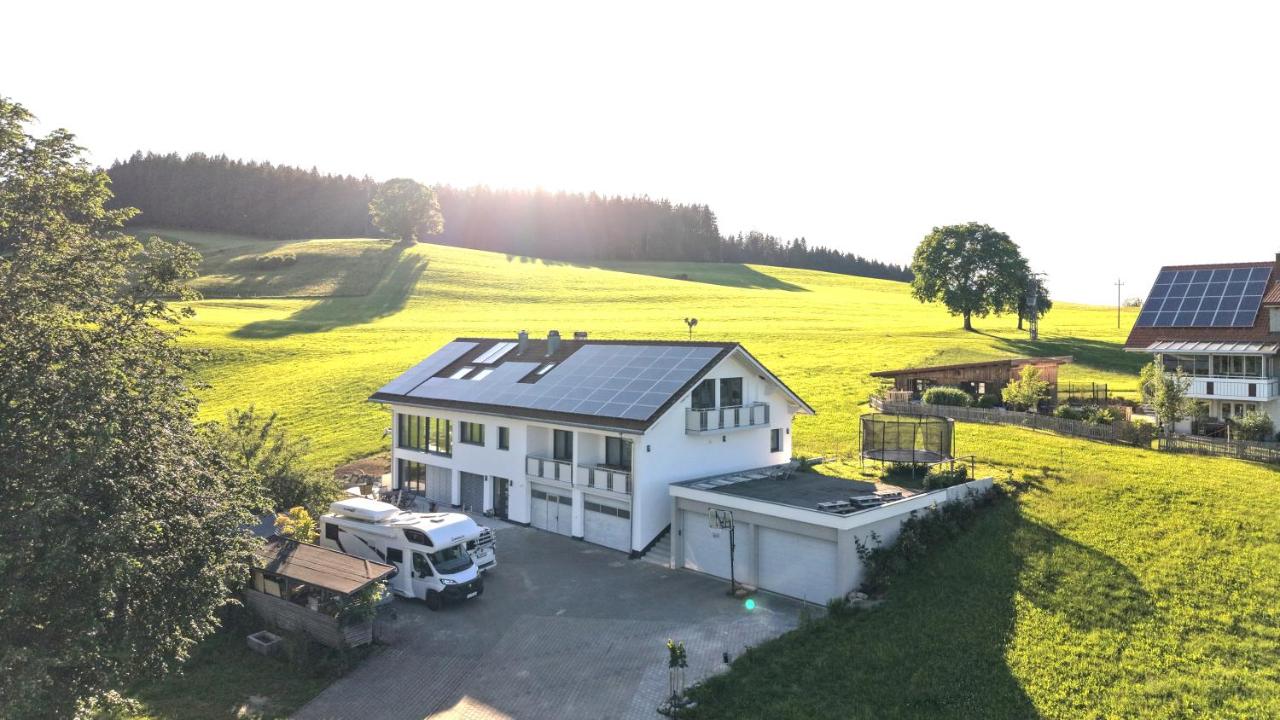 Blütenlodge Allgäu - FeWo Falken - Bed and Breakfast Stiefenhofen