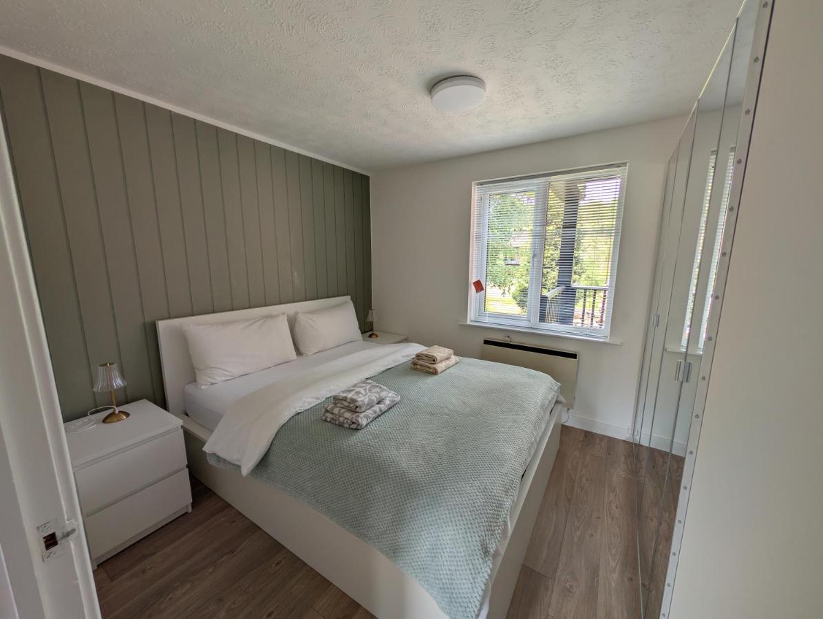Modern 2-bed flat near QMC and city centre, with private garage - B&B Nottingham