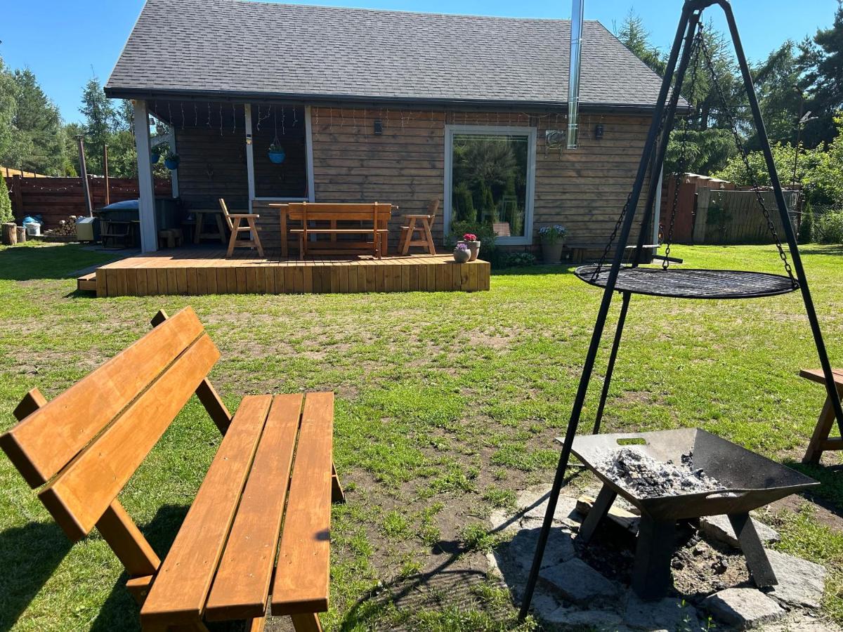 Mazury Dom Oluś nad jeziorem Sasek Wielki z gorącą balia z funkcją jakuzzi - Bed and Breakfast Szczytno