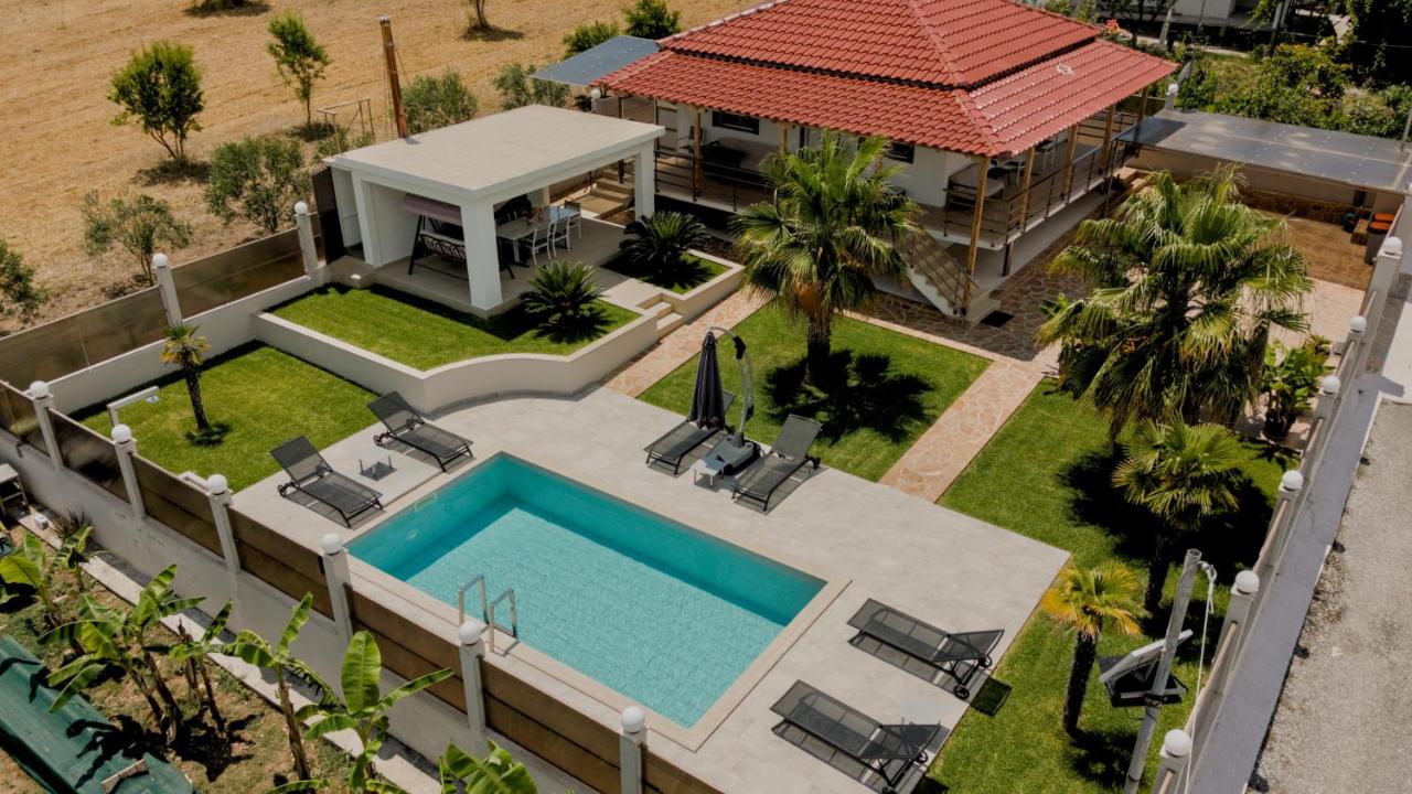 Villa Liana , private Villa with pool and garden - B&B Vérgi