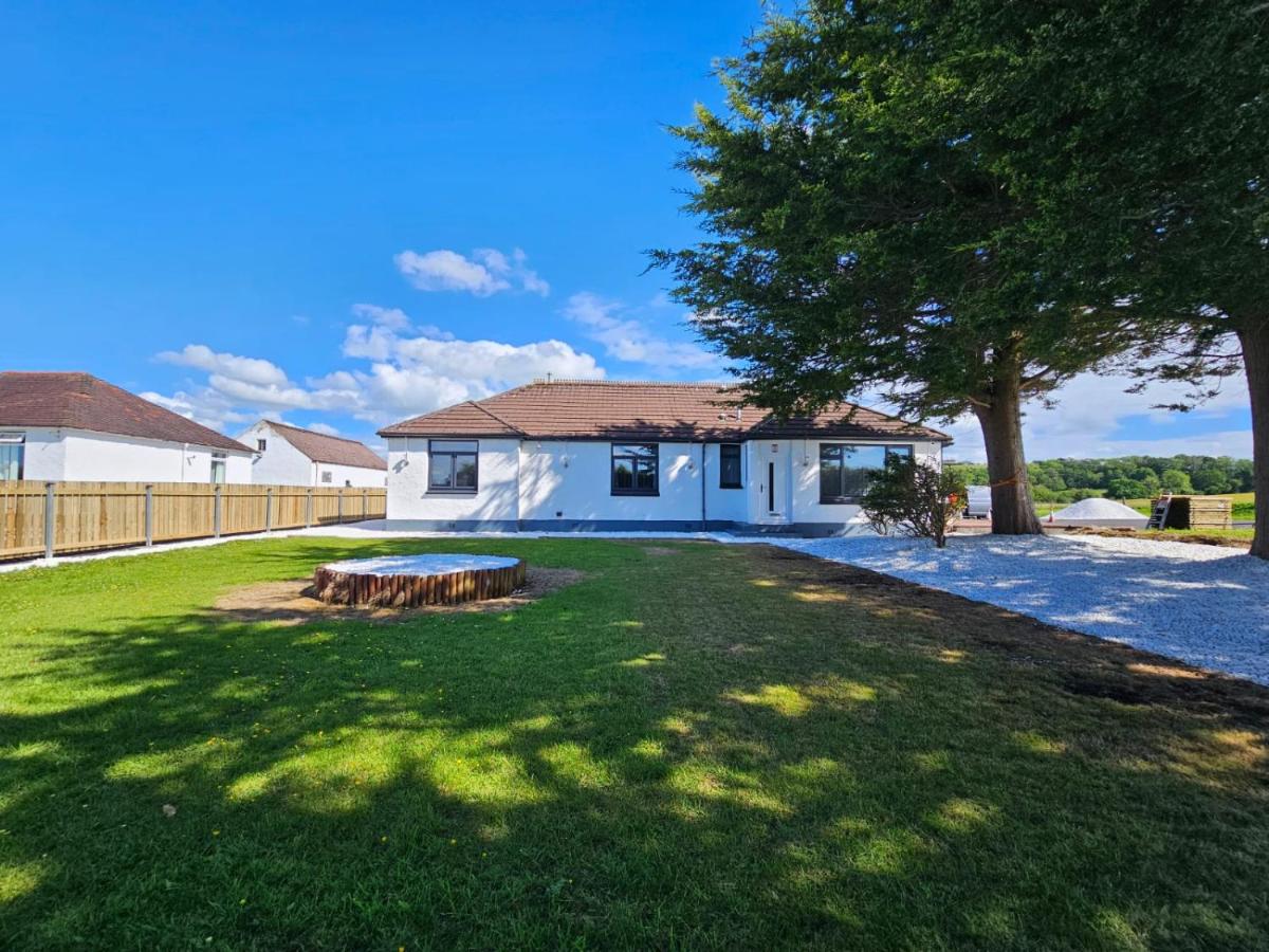 BUNGALOW 3 BEDROOMS 2 LIVING ROOM 1 KITCHEN 2 BATHROOMs - B&B Ayr