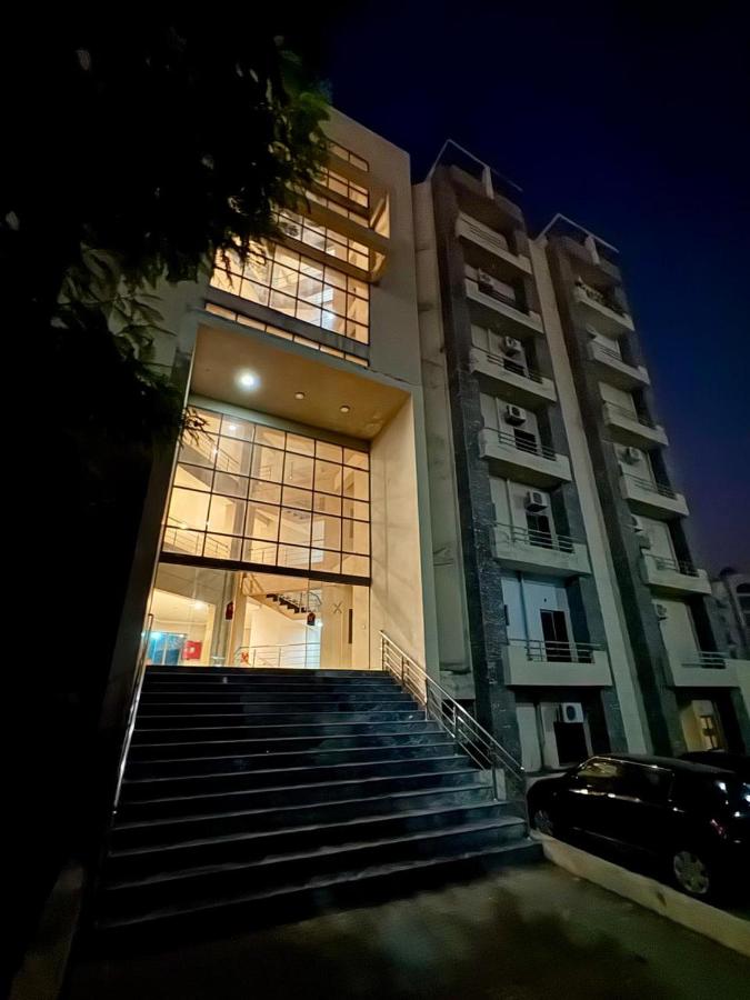 Exquisite 1BR Apartment with Terrace Near Giga Mall - Ferienwohnung Islamabad