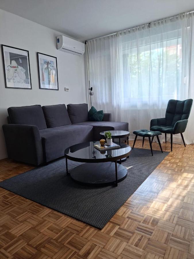 "Book Me" Apartment - Zagreb - Free Public Parking in Front - Chambres d'hôtes Zagreb