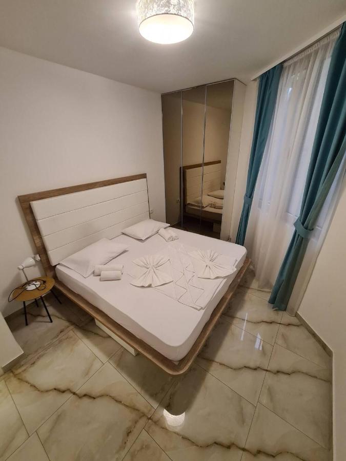 Appartamento con 2 Camere da Letto, Balcone e Terrazza