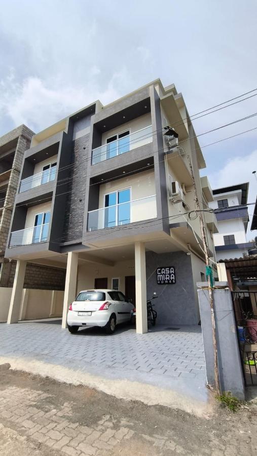 Casa Mira Homes AC Family premium Rooms with Lift access - B&B Kochi