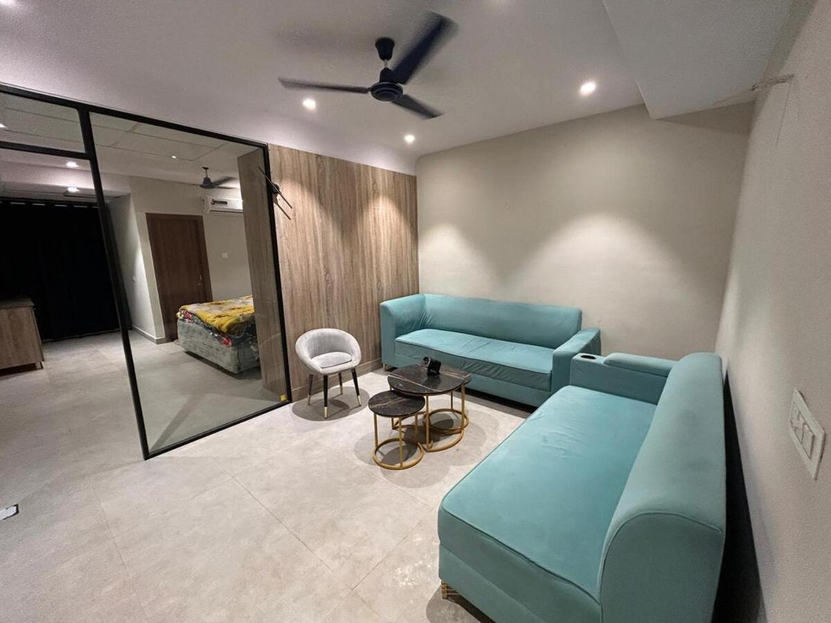 Cloud Eleven House - Bed and Breakfast Kharar